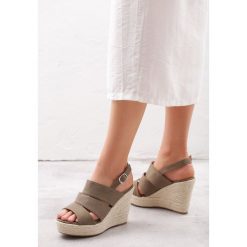 Khaki Sandały Convulse. Brązowe sandały Born2be, bez wzorów, bez obcasa, na koturnie, bez zapięcia. Za 39.99 zł.