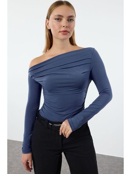 Trendyol Bluzka w kolorze niebieskim rozmiar: XL. Niebieskie bluzki Trendyol, xl, bez wzorów, bez kołnierzyka, bez ramiączek. Za 66.78 zł.