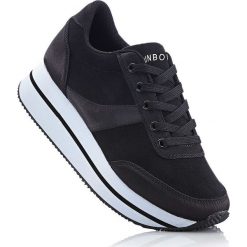 Sneakersy na podeszwie platformie bonprix czarny. Obuwie sportowe bonprix. Za 89.99 zł.