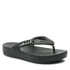 Japonki Crocs. Czarne klapki Crocs, bez wzorów, bez obcasa. Za 129.99 zł.