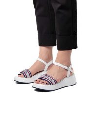 U.S. Polo Assn. Sandały w kolorze białym na koturnie rozmiar: 38. Białe sandały U.S. Polo Assn., bez wzorów, z otwartym noskiem, bez obcasa, na koturnie, bez zapięcia. Za 194.15 zł.