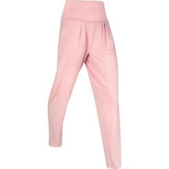 Spodnie haremki "wellness", długie, Level 1 bonprix jasnoróżowy. Czerwone spodnie sportowe bonprix, bez wzorów, na fitness i siłownię. Za 49.99 zł.