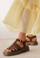 Ciemnobrązowe Sandały VICES w Stylu Gladiatorek z Imitacji Zamszu Mailinai. Brązowe sandały Renee, bez wzorów, z koronki, eleganckie, bez obcasa, na płaskiej podeszwie, bez zapięcia. Za 119.99 zł.