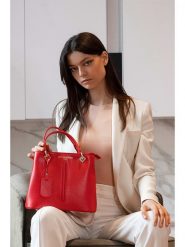 Victor & Hugo Paris Skórzana torebka "Flamme" w kolorze czerwonym - 28 x 24 x 14 cm rozmiar: onesize. Czerwone torby na ramię Victor & Hugo Paris, bez wzorów, z materiału, przez ramię, bez dodatków. Za 347.99 zł.