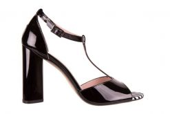 Sandały Bayla-097 08 Czarno - Białe Sandały, Skóra naturalna lakierowana - 40. Czarne sandały Bayla, bez wzorów, z lakierowanej skóry, bez obcasa, na obcasie, bez zapięcia. W wyprzedaży za 89.10 zł.