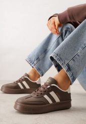 Brązowe Sneakersy Sportowe z Ozdobnymi Paskami i Przeszyciami Wenilan. Brązowe obuwie sportowe Renee, z jeansu, bez zapięcia. Za 99.99 zł.