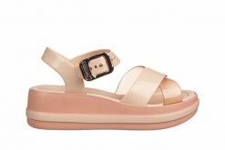 Sandały Azaleia Marie Sandal Plat Fem Light Nude 198051, Różowy, Tworzywo. Czerwone sandały Azaleia, bez wzorów, z gumy, sportowe, bez obcasa, bez zapięcia. W wyprzedaży za 99.00 zł.