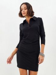 Milan Kiss Sukienka w kolorze czarnym rozmiar: XL. Czarne sukienki Milan Kiss, na co dzień, xl, bez wzorów, bez kołnierzyka, bez ramiączek, mini, proste. Za 118.45 zł.