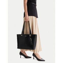 Torebka MEXX. Czarne torebki klasyczne Mexx, bez wzorów, bez dodatków. Za 199.99 zł.