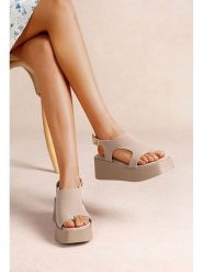 Foreverfolie Sandały w kolorze khaki na koturnie rozmiar: 38. Brązowe sandały Foreverfolie, bez wzorów, z otwartym noskiem, bez obcasa, na koturnie, bez zapięcia. Za 121.99 zł.