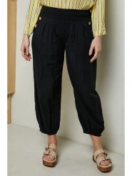 Curvy Lady Spodnie w kolorze czarnym rozmiar: 44/46. Czarne spodnie materiałowe Curvy Lady, bez wzorów, z materiału, z standardowym stanem. Za 114.17 zł.