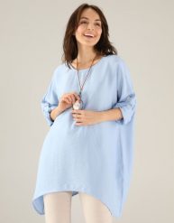 Niebieska bluzka z naszyjnikiem. Niebieskie bluzki Unisono, l, bez wzorów, bez kołnierzyka, bez ramiączek. Za 129.00 zł.