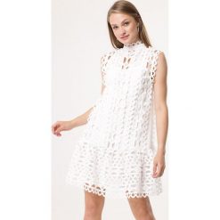Biała Sukienka Fail Safe. Białe sukienki Born2be, l, bez wzorów, wizytowe, bez kołnierzyka, bez ramiączek, mini. Za 249.99 zł.