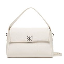 Torebka Calvin Klein. Białe torebki klasyczne Calvin Klein, bez wzorów, bez dodatków. Za 569.99 zł.
