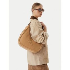 Torebka Calvin Klein. Brązowe torebki klasyczne Calvin Klein, bez wzorów, bez dodatków. Za 529.99 zł.