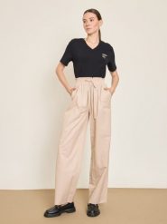 BGN Spodnie w kolorze beżowym rozmiar: 40. Brązowe spodnie materiałowe BGN, na co dzień, bez wzorów, z materiału. Za 121.99 zł.