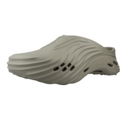 Sandały CROCS 210521C Szary. Szare jeansy Crocs, bez wzorów. Za 372.99 zł.