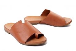 PIAZZA 900000-21 coconut, klapki/japonki damskie. Brązowe klapki Piazza, bez wzorów, ze skóry, bez obcasa, na obcasie. Za 199.43 zł.