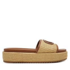 Klapki Guess. Brązowe klapki Guess, z aplikacjami, bez obcasa. Za 319.99 zł.