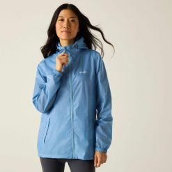 Kurtka trekkingowa damska Pack It Jacket III kieszonkowa przeciwdeszczowa. Niebieskie kurtki sportowe Regatta, bez wzorów, bez kaptura, trekkingowe. Za 149.99 zł.