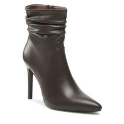 Botki DeeZee. Brązowe botki DeeZee, bez wzorów, bez obcasa, na szpilce, bez zapięcia. Za 159.99 zł.