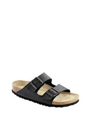 Birkenstock Klapki w kolorze czarnym rozmiar: 37. Czarne klapki Birkenstock, bez wzorów, z materiału, z otwartym noskiem, bez obcasa. Za 301.95 zł.