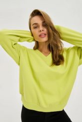 Bluza z dekoltem w serek limonkowa. Bluzy MOODO, l, bez wzorów, z bawełny, bez kaptura. Za 89.99 zł.