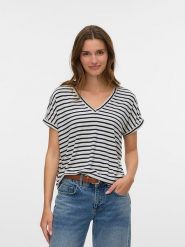 Vero Moda Koszulka w kolorze kremowym rozmiar: XS. Brązowe bluzki Vero Moda, xs, bez wzorów, bez kołnierzyka, bez ramiączek. Za 52.79 zł.