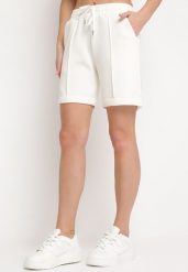 Białe Klasyczne Szorty z Gumką w Pasie i Wsuwanymi Kieszeniami Cadenzara. Białe szorty Born2be, bez wzorów, eleganckie. Za 44.99 zł.