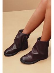 C'M Botki w kolorze czerwonym rozmiar: 41. Czerwone botki C'M, bez wzorów, bez obcasa, bez zapięcia. Za 130.99 zł.