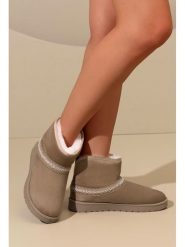 C'M Botki zimowe w kolorze khaki rozmiar: 40. Brązowe botki C'M, na zimę, bez wzorów, bez obcasa, bez zapięcia. Za 108.99 zł.