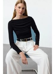 Trendyol Koszulka w kolorze czarnym rozmiar: XL. Czarne bluzki Trendyol, xl, bez wzorów, bez kołnierzyka, bez ramiączek. Za 63.45 zł.