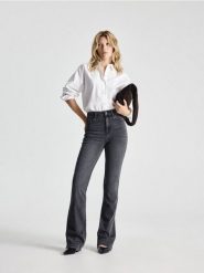 Jeansy flare bootcut - szary. Szare jeansy Reserved, bez wzorów. Za 129.99 zł.