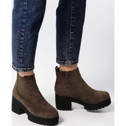 Zielone Botki Averie. Zielone botki Born2be, na jesień, bez wzorów, z okrągłym noskiem, bez obcasa, bez zapięcia. Za 109.99 zł.