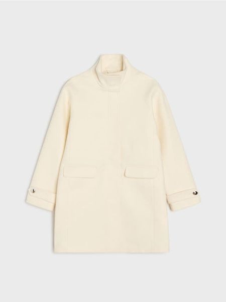 Klasyczny płaszcz z ozdobnymi guzikami - kremowy. Białe płaszcze Sinsay, l, bez wzorów, bez kaptura. Za 129.99 zł.