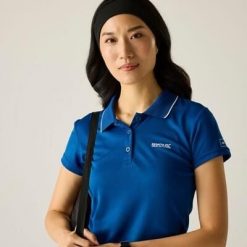 Damska koszulka polo z logo Maverick V Tipped. Niebieskie koszulki polo Regatta, bez wzorów, z dzianiny, bez ramiączek. Za 159.50 zł.