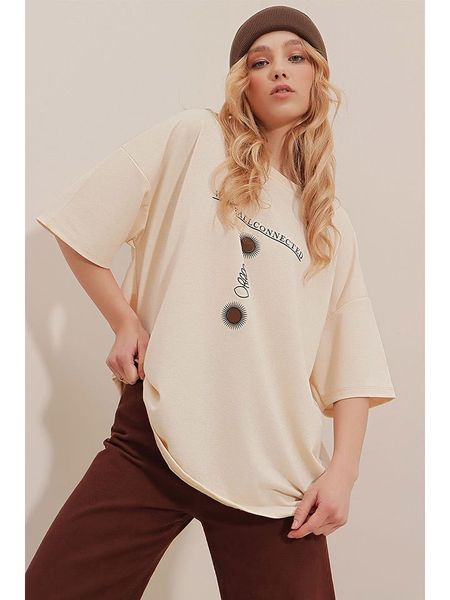 Trend Alacati Koszulka "Trend Alaçat Stili" w kolorze beżowym rozmiar: XL. Brązowe bluzki Trend Alacati, xl, bez wzorów, z bawełny, bez kołnierzyka, bez ramiączek. Za 48.45 zł.