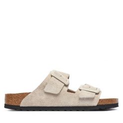 Klapki Birkenstock. Białe klapki Birkenstock, bez wzorów, bez obcasa. Za 629.99 zł.