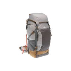 Plecak trekkingowy TRAVEL 500 70 l z możliwością zamknięcia na kłódkę damski. Szare plecaki FORCLAZ, bez wzorów, z materiału. Za 449.99 zł.