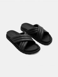Klapki z ozdobnymi dżetami - czarny. Czarne klapki Sinsay, bez wzorów, bez obcasa. W wyprzedaży za 39.99 zł.