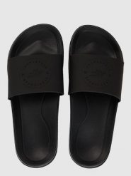 Klapki damskei 4F 4FRSS26FSLIF061. Czarne klapki 4f, bez wzorów, z gumy, bez obcasa. Za 59.99 zł.