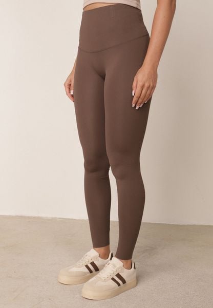 Brązowe Legginsy z Modelującym Pasem w Talii Bescond. Brązowe legginsy Born2be, l, bez wzorów, z jeansu. Za 69.99 zł.