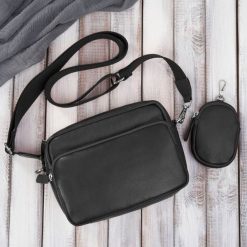 Torebka damska listonoszka skórzana z etui na klucze i drobiazgi czarna Paolo Peruzzi E-34-BL. Czarne torby na ramię bez wzorów, z bawełny, eleganckie, na ramię, bez dodatków. Za 119.00 zł.