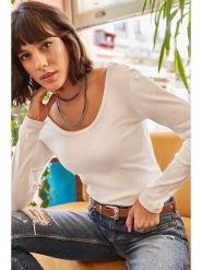 Olalook Koszulka w kolorze białym rozmiar: S. Białe bluzki Olalook, s, bez wzorów, bez kołnierzyka, bez ramiączek. Za 65.38 zł.