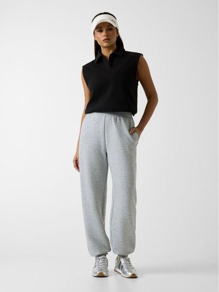 Guess Spodnie dresowe V6GB14 K3251 Szary Regular Fit. Szare spodnie dresowe Guess, xs, z aplikacjami, z dresówki. Za 294.99 zł.