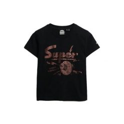 Damska dopasowana koszulka Superdry Band Merch. Czarne bluzki Superdry, bez wzorów, bez kołnierzyka, bez ramiączek. W wyprzedaży za 135.70 zł.