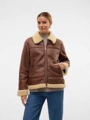 Vero Moda Kurtka "KAY" w kolorze brązowym ze skóry syntetycznej rozmiar: M. Brązowe kurtki Vero Moda, m, bez wzorów, z futra, bez kaptura. Za 217.99 zł.