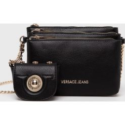 Versace Jeans - Torebka. Czarne torby na ramię Versace Jeans, bez wzorów, z jeansu, casualowe, na ramię, małe, bez dodatków. W wyprzedaży za 399.90 zł.
