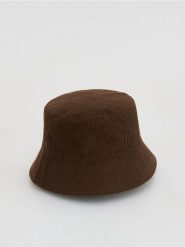 Sztruksowy kapelusz bucket - ciemnobrązowy. Brązowe kapelusze Reserved, bez wzorów, ze sztruksu. Za 59.99 zł.