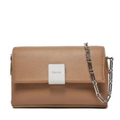 Torebka Calvin Klein. Brązowe listonoszki Calvin Klein, bez wzorów, bez dodatków. Za 269.99 zł.